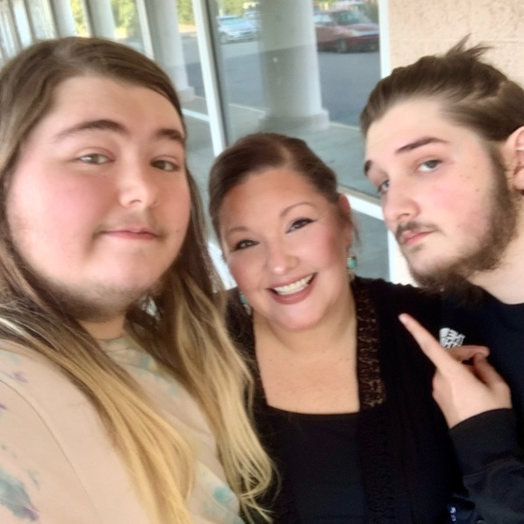 Meet your Posher, Crystal - Picture 2 of 3